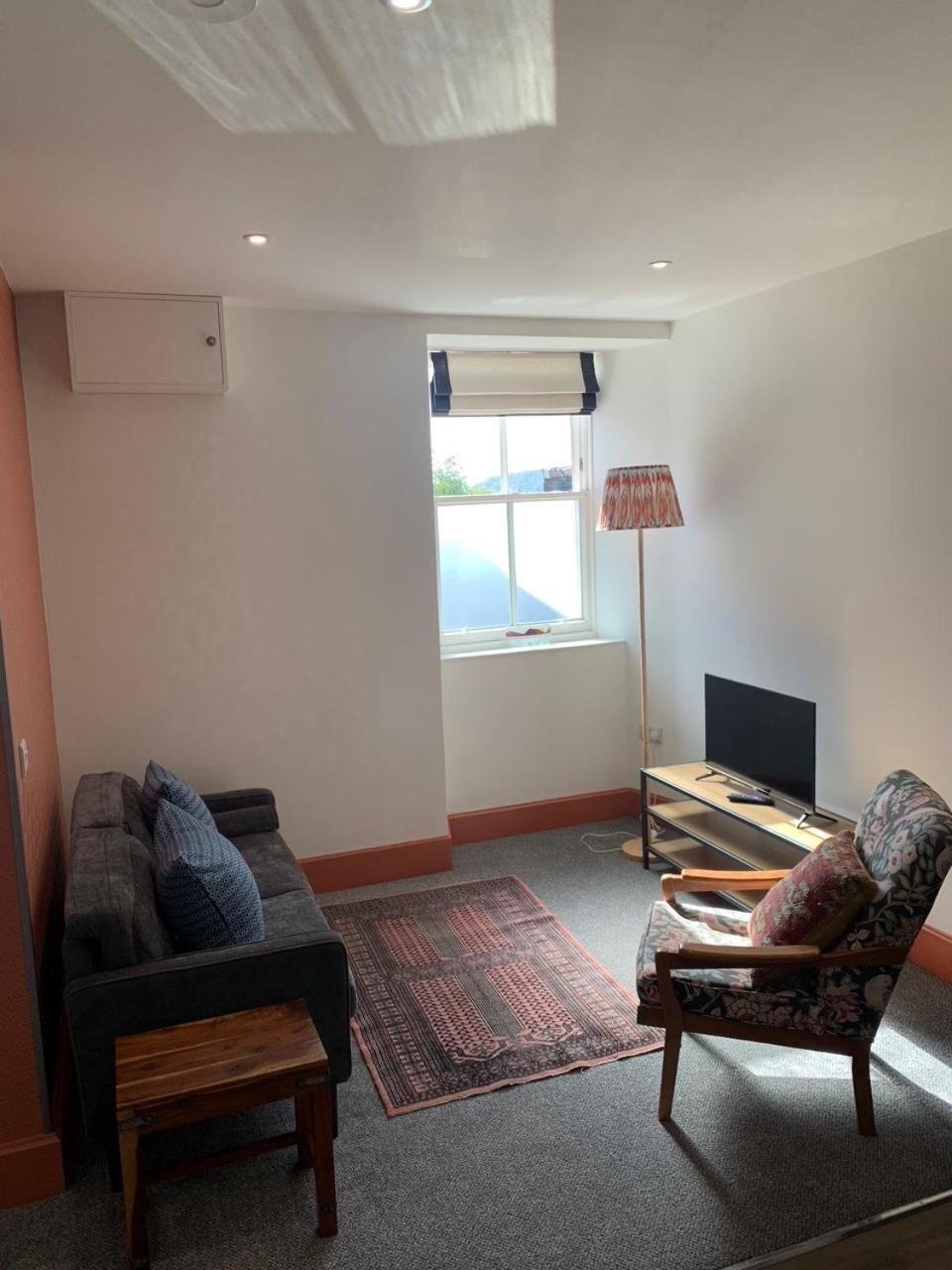 Апартаменты Squirrel Away At Leven House